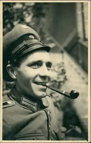 Ansichtskarte  Soldat Porträt mit Pfeife 1940