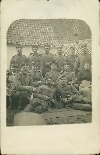Foto  Soldaten beim Biertrinken - Gruppenfoto 1917 Privatfoto