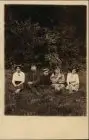 Foto  Soldaten mit Frauen Ausflug auf Wiese vor Baum 1918 Privatfoto