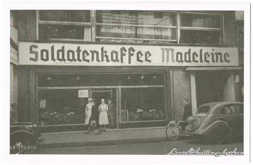 CPA Paris Soldatenkaffee Madeleine, Oldtimer und Fahrrad   REPRO