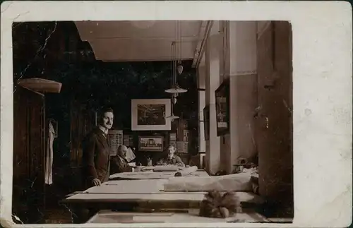 Ansichtskarte  Männer im Büro, Holzvertäfelung Zeitgeschichte Berufe 1913
