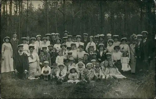 Foto  Seemänner mit Familien Gruppenbild im Wald 1914 Privatfoto