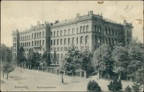 Schleswig (Sleswig/Slesvig) Straßenpartie am Regierungsgebäude 1909