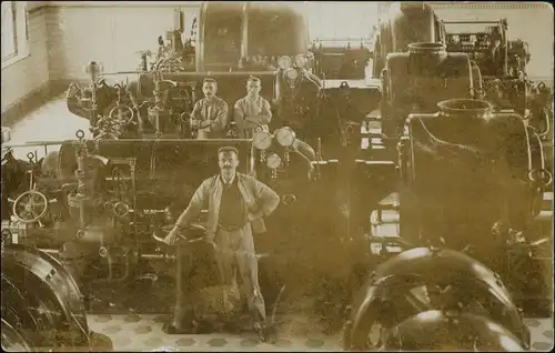 Foto  Männer in der Maschinenhalle Dampfmaschinen 1911 Privatfoto