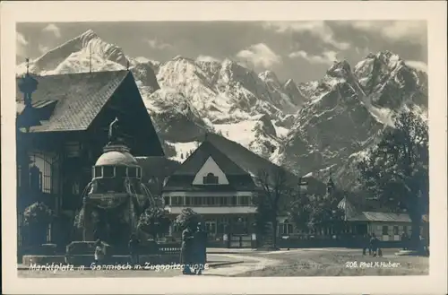 Garmisch-Partenkirchen Marktplatz mit Zugspitzgruppe AK Serie Deutsche Heimatbilder 1925