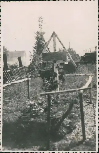 Echtfoto Friedhof, Grab, Grabkreuz Real-Photo Cemetary 1940 Privatfoto