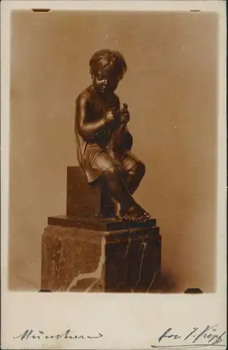 München Echtfoto Ansicht Kunst, Skulptur, Kind auf Sockel 1908 Privatfoto   AK