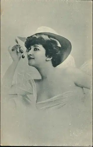 Ansichtskarte  Erotik - Frau beim Kirschen essen 1912