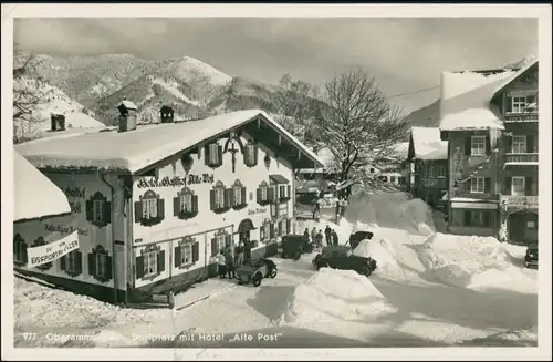 Ansichtskarte Oberammergau Dorfplatz mit Hotel Alte Post im Winter 1936