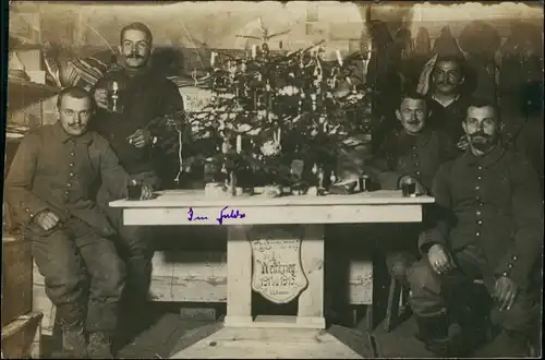 Foto  Weihnachten im Felde, Soldaten Tannenbaum WK1 1916 Privatfoto