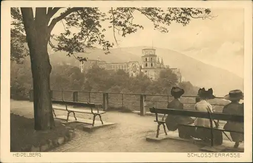 Heidelberg Heidelberger Schloss Blick von 3 Damen auf das Schloss 1920