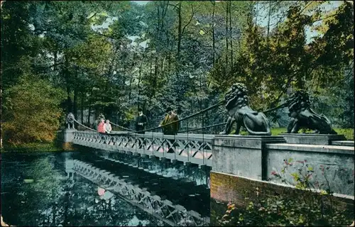 Brücke mit Löwenköpfen Parkanlage