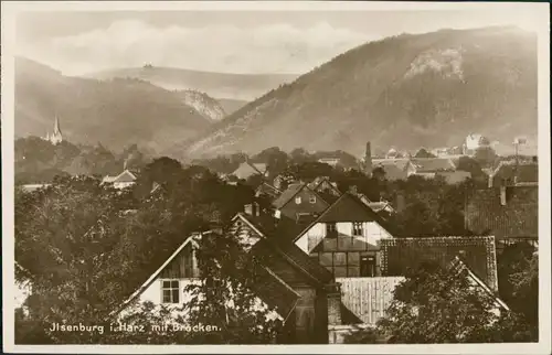Ilsenburg (Harz) Teilansicht mit Wohnhäuser, Blick zum Brocken 1935 Privatfoto