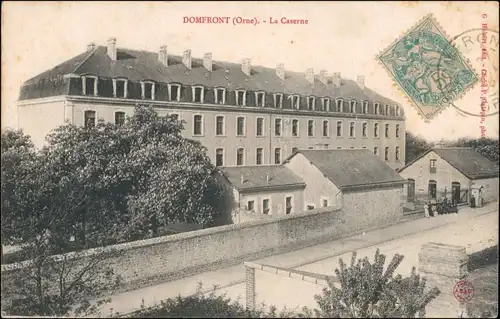 CPA Domfront (Orne) La Caserne Kaserne 1905