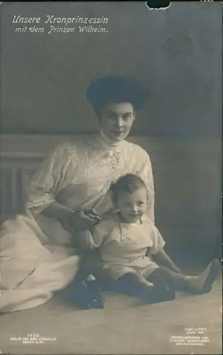 Adel und Persönlichkeiten Kronprinzessin mit Prinz Wilhelm 1916