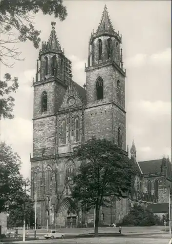 Altstadt-Magdeburg Dom Church Strassen Partie mit Auto Trabant 1979