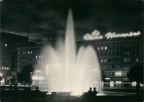 Altstadt-Magdeburg Wilhelm-Pieck-Allee Springbrunnen bei Nacht, DDR 1966