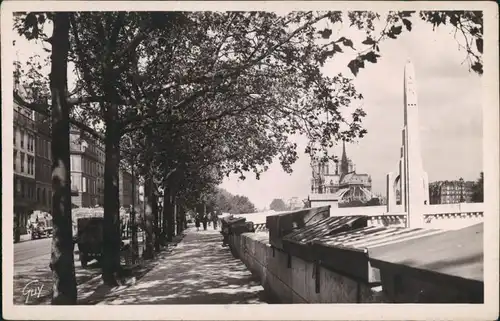 Paris Nouveau Pont de la Tournelle et Statue de S-Geneviève Notre-Dam 1930