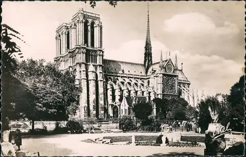 CPA Paris Notre-Dame vue du Square Charlemagne. 1960