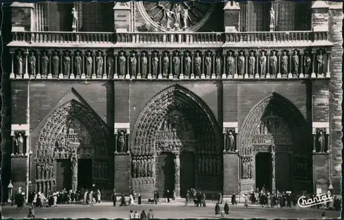 Paris Façade de Notre-Dame. Les Trois Portails et la Galerie des Rois. 1960