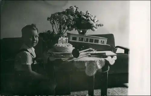 6. Geburtstag Geschenke Torte Auto Trompete Pistole, Lederhosen 1950 Privatfoto