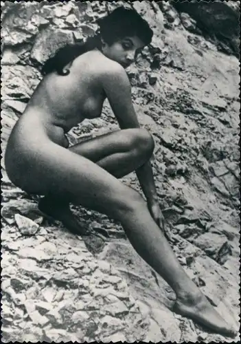 Erotik Erotika - nackte Frau - auf Felsen Fotokunst Nude 1959 Privatfoto