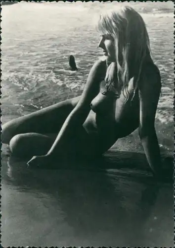 Erotik Erotika nackte Frau Nude Fotokunst Strand 1959 Privatfoto