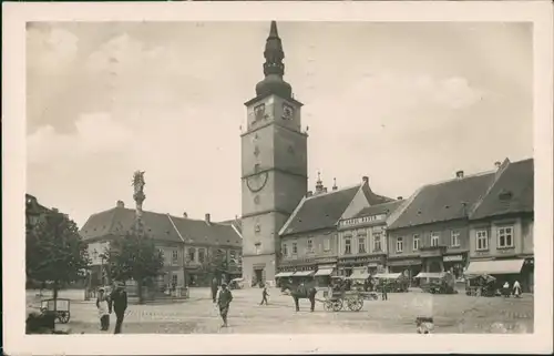 Tyrnau Trnava (Nagyszombat) Teilansicht Platz mit Personen Geschäften 1947