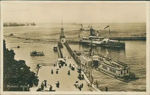 Ansichtskarte Konstanz zwei Dampfer fahren in den Hafen 1926