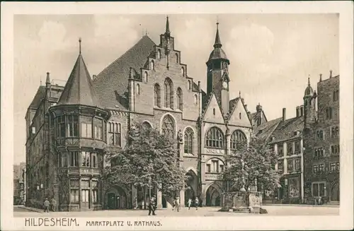 Ansichtskarte Hildesheim Marktplatz Rathaus Denkmal mit Brunnen 1920