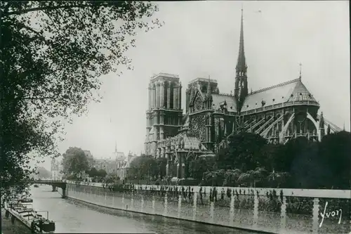 CPA Paris Notre dame et le Square de Archeveche 1932