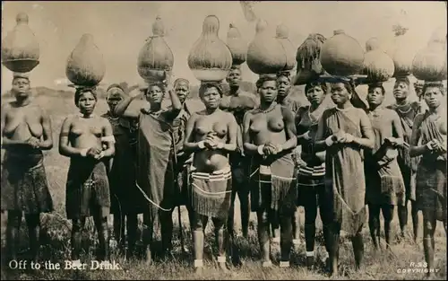 Ansichtskarte  Nackte Frauen Afrika Africa mit Bierkrügen, Typen AK 1922