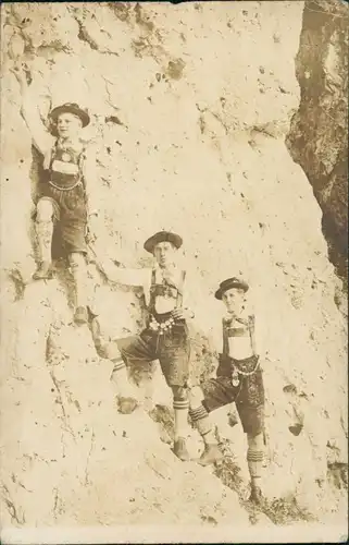 Echtfoto Männergruppe als Bergsteiger in Felsenwand 1920 Privatfoto