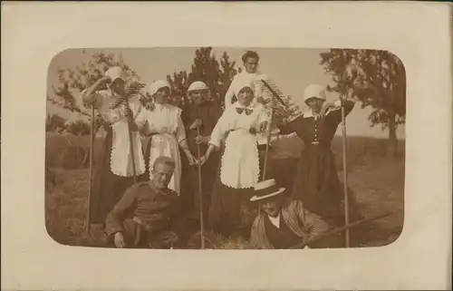 Berufe Arbeit Bauern Landwirtschaft Personen Echtfoto-AK 1920 Privatfoto