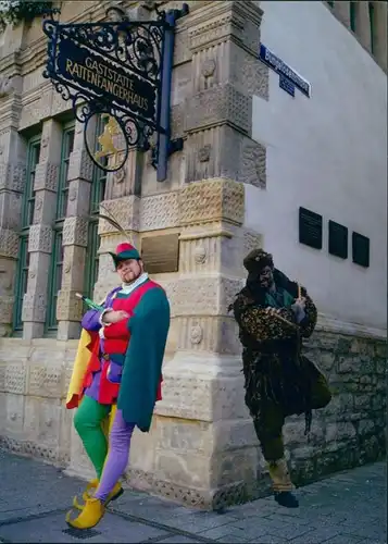 Hameln Rattenfänger von Hamlen vor Gaststätte Rattenfängerhaus 2005