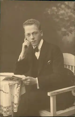 Velbert Velbert Atelier-Foto "Germania" Porträt Mann 1920 Privatfoto