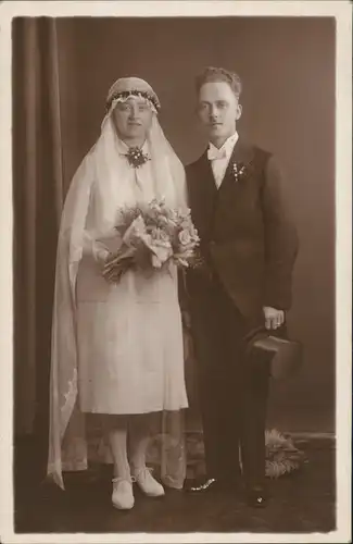 Hochzeitspaar Hochzeit (Atelier-Foto Germania, Velbert) 1920 Privatfoto
