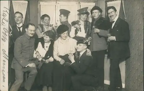 Trier  Männer Frauen teils in Uniform (evtl. Trier) 1917     AK als Feldpost