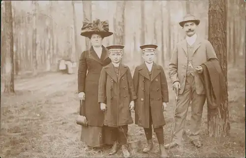 Heidenau (Sachsen) Fotokunst Familien Echtfoto-AK (Heidenau-Stempel) 1913