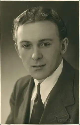 Großhöflein Andenken Foto Mann Porträt Photo im Anzug, Hemd & Schlips 1946