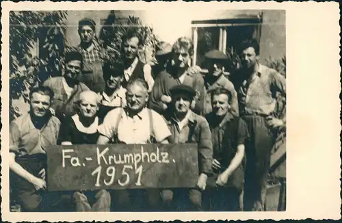 Betriebs- Gruppenfoto Firma Krumpholz Mitarbeiter 1951 Privatfoto