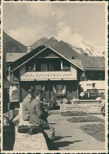 Heiligenblut am Großglockner Echtfoto Personen  Urlauber vor Wohnhaus 1950