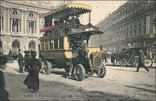 CPA 9. arrondissement-Paris Place de l'Opéra Station Autobus 1907