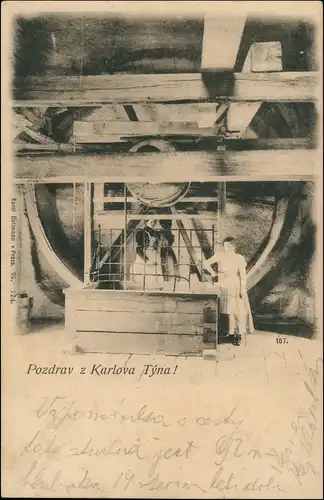 Postcard Karlstein Karlštejn Burg Karlštejn, Frauen am Brunnenrad 1902