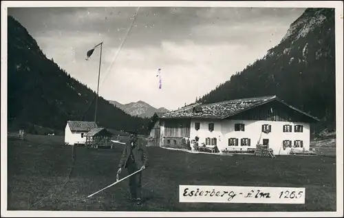 Garmisch-Partenkirchen Bauer vor der Esterberg Alm 1928 Privatfoto