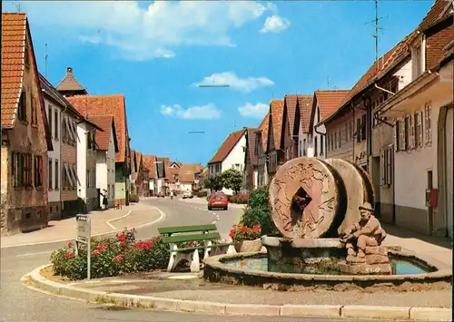 Jöhlingen-Walzbachtal Hauptstraße Jöhlinger Strasse mit Öl-Brunnen 1984