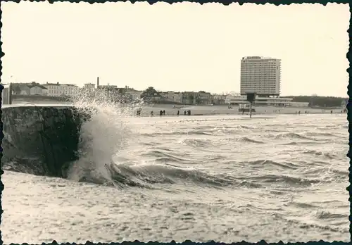 Warnemünde-Rostock Hotel Neptun- stürmische See 1968 Privatfoto