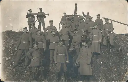Militär/Propaganda 1.WK (Erster Weltkrieg) Soldaten vor Geschütz 1917 Privatfoto