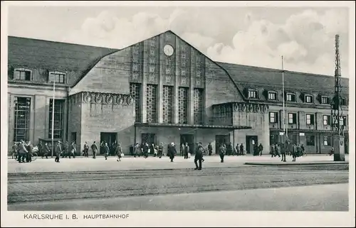 Ansichtskarte Karlsruhe Bahnhof - belebt 1932