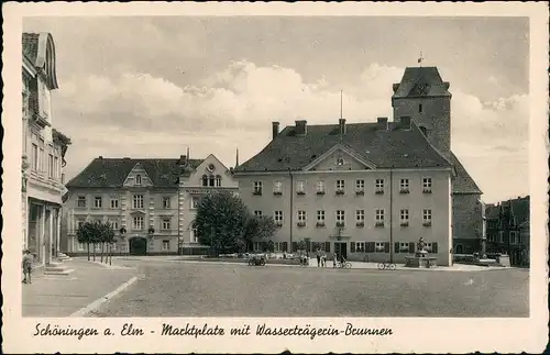 Ansichtskarte Schöningen (Elm) Marktplatz mit Wasserträgerinnen Brunnen 1934